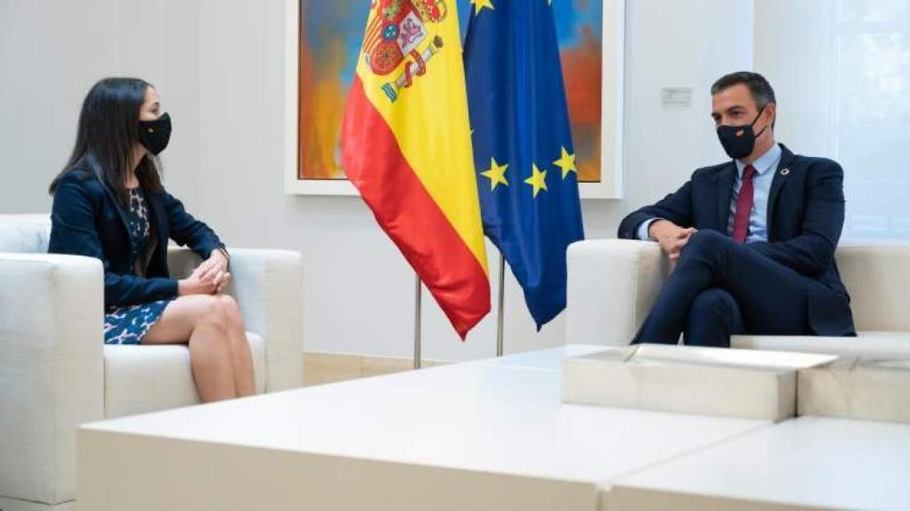 Arrimadas y Sánchez, durante un encuentro en La Moncloa.