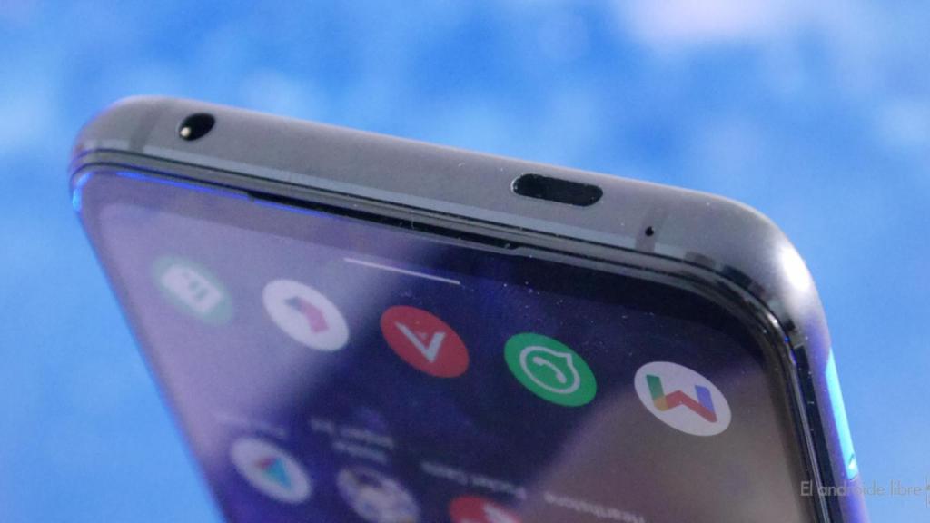 Puerto USB C inferior y jack de auriculares