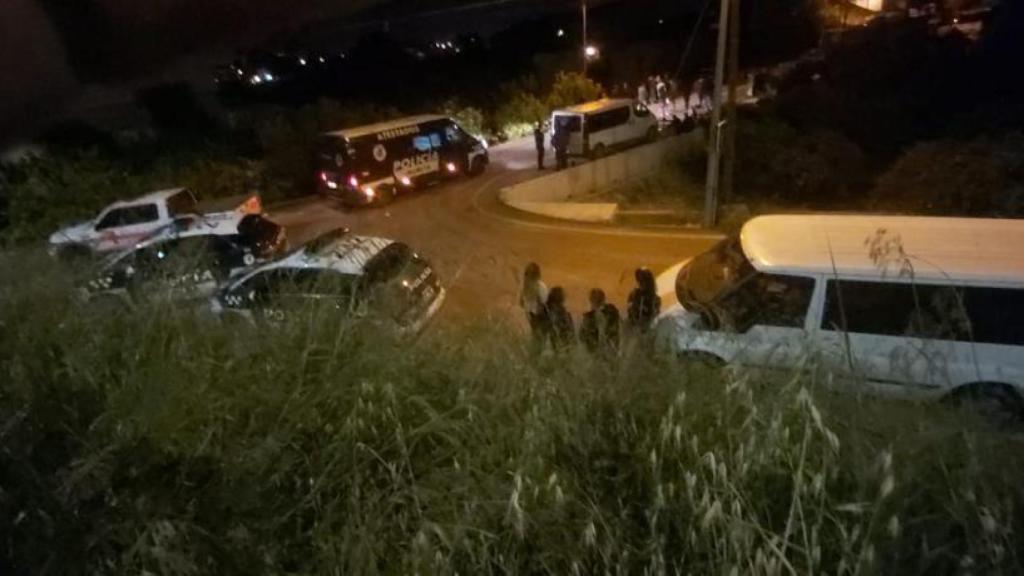 Patrullas de la Policía Local cortando el Carril de Campoy donde se produjo el atropello mortal al niño.