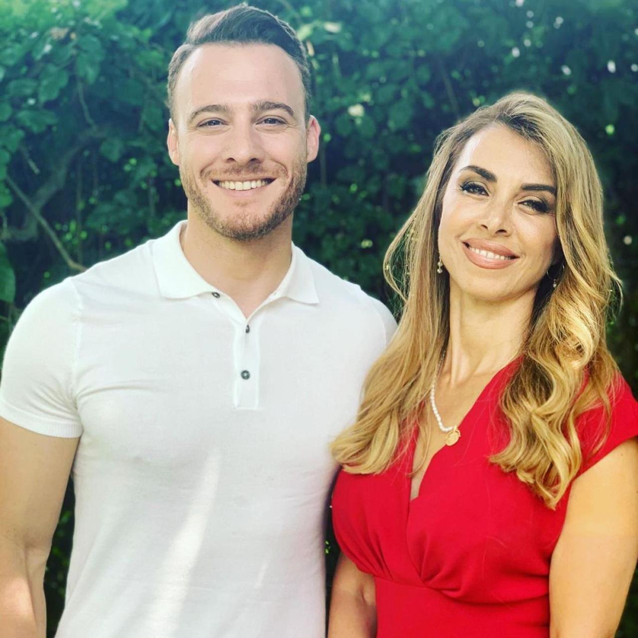 La actriz en una imagen con su hijo en la ficción, el actor Kerem Büsin.