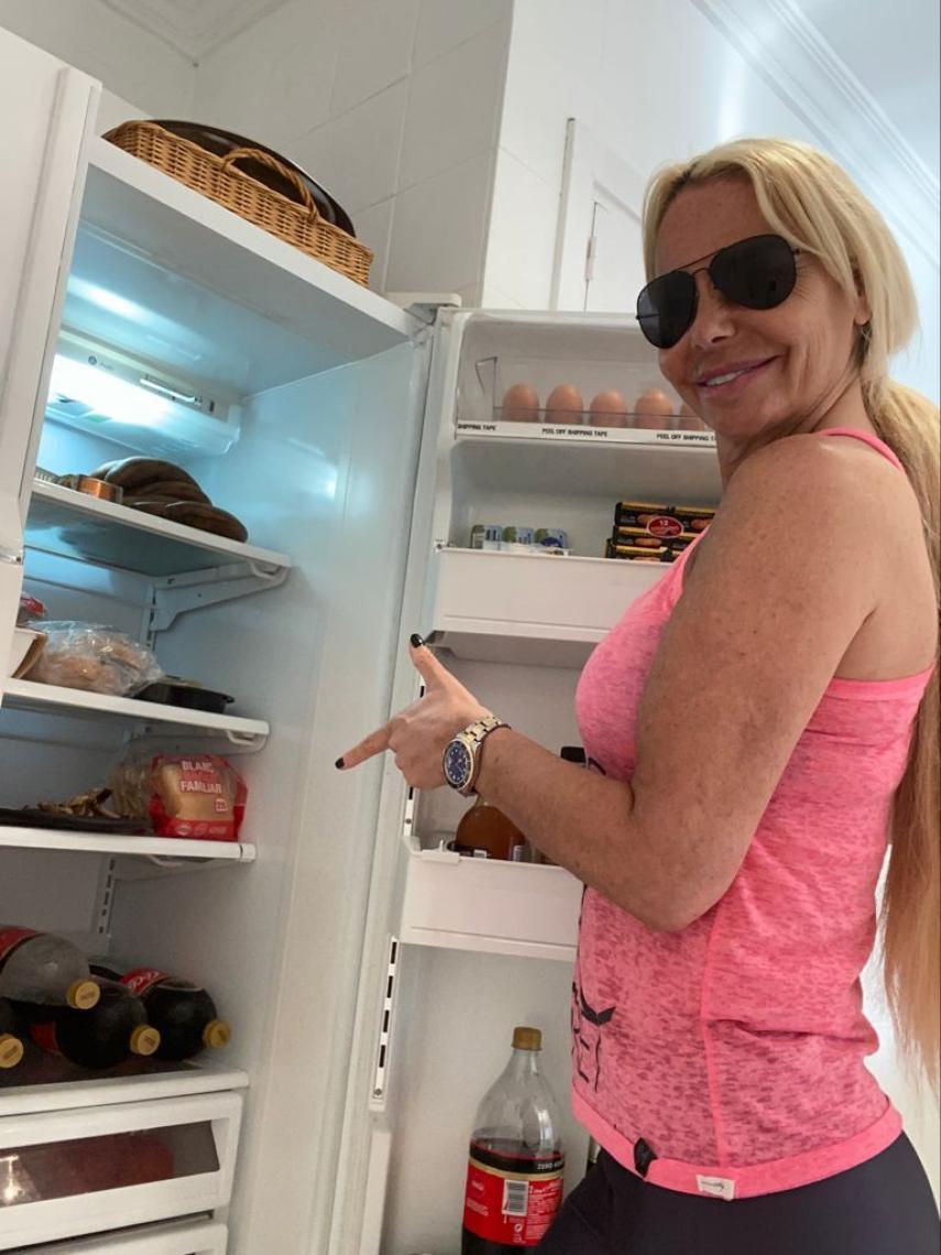 La cantante Leticia Sabater explica qué productos hay en su nevera.