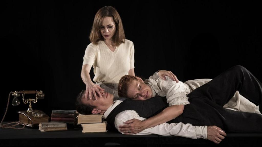 Juan Cañas, Lidia Navarro en 'Amor, amor, catátrofe'.