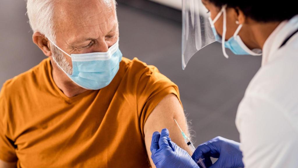 Vacunación por edades en Galicia: Los mayores de 80 se acercan al 100%