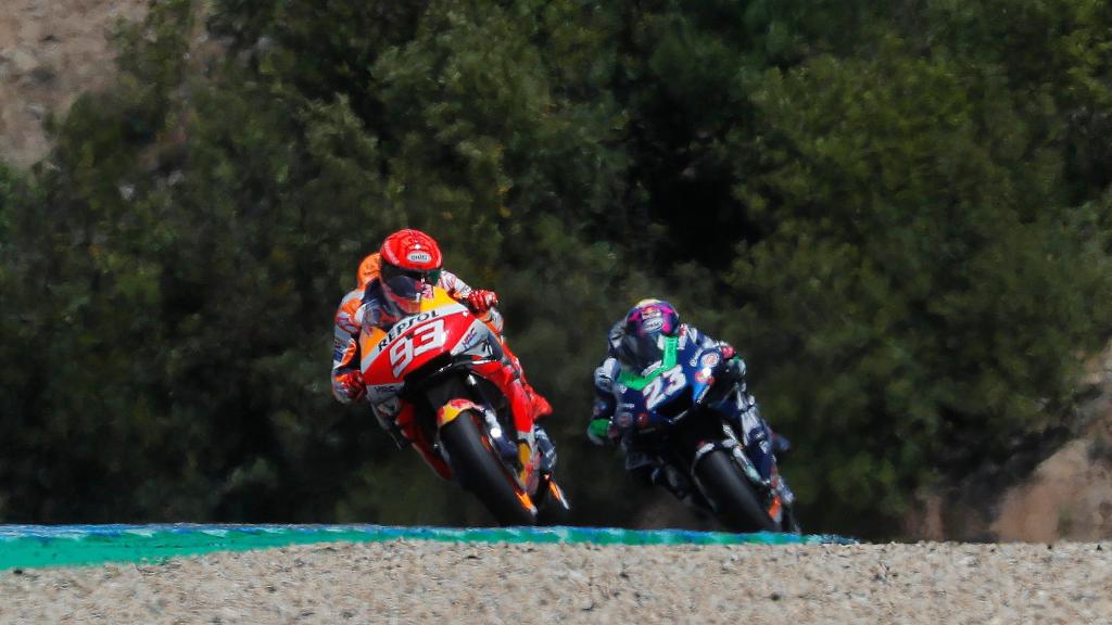 Marc Márquez realiza un adelantamiento en Jerez