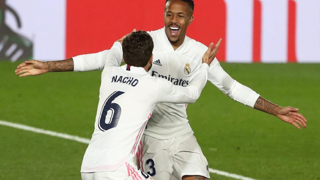 Nacho felicita a Militao por su gol a Osasuna