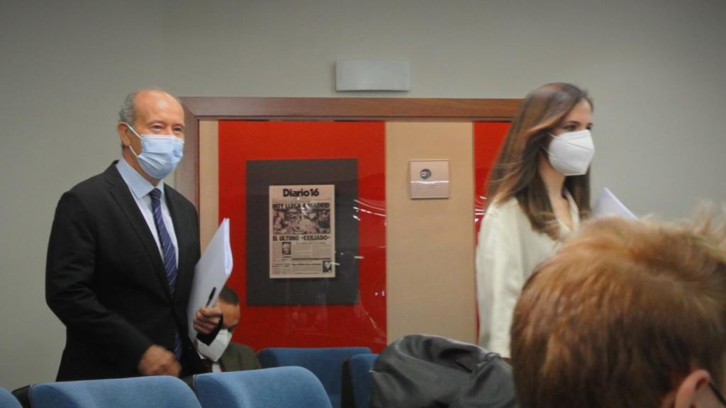 Juan Carlos Campo y Ione Belarra, ministros de Justicia y de Derechos Sociales, en la sala de prensa de Moncloa.