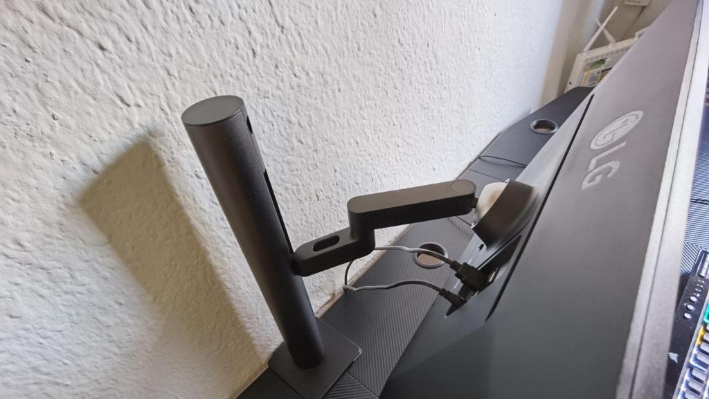 La clave de los monitores LG Ergo está en su peana y brazo articulado