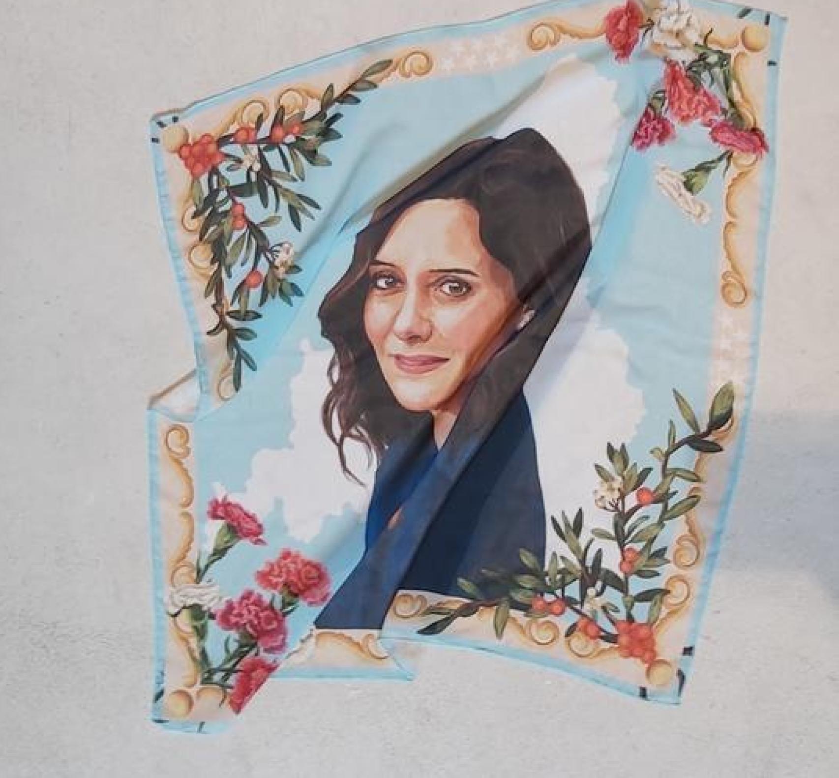 Pañuelo creado con motivo del Día de la Madre.