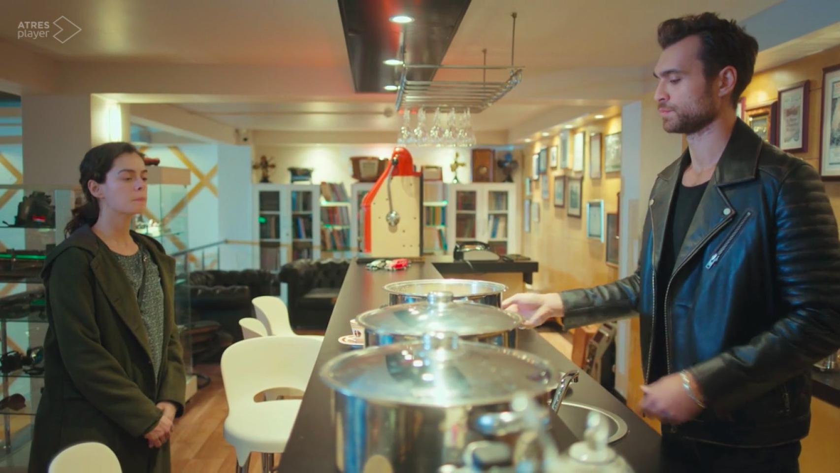 Avance en fotos del nuevo capítulo de 'Mujer': Bahar se mete en la boca del lobo: