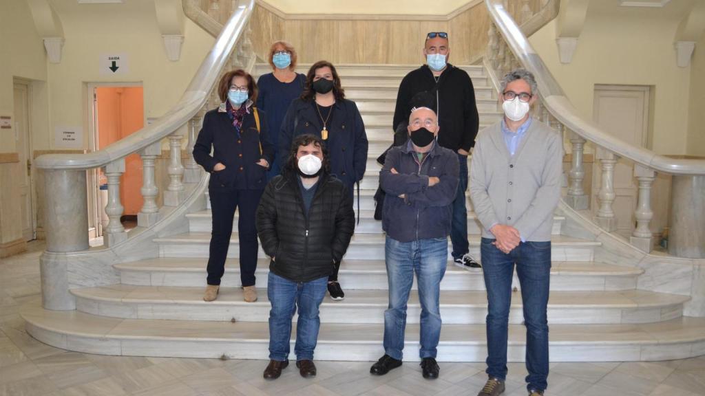 Varios colectivos durante la presentación del manifiesto en defensa de la casa natal de Carvalho Calero en Ferrol.