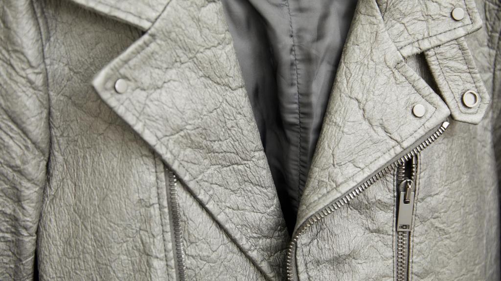 El 'cuero' producido a partir de hojas de piña. Foto: EPO