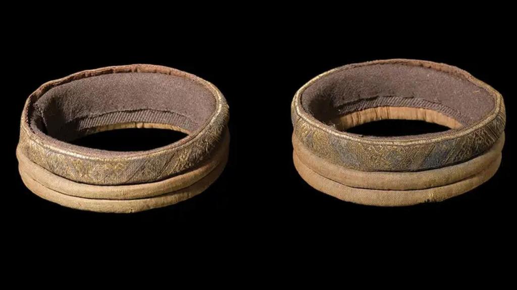 Muñequeras encontradas en un cementerio vikingo.