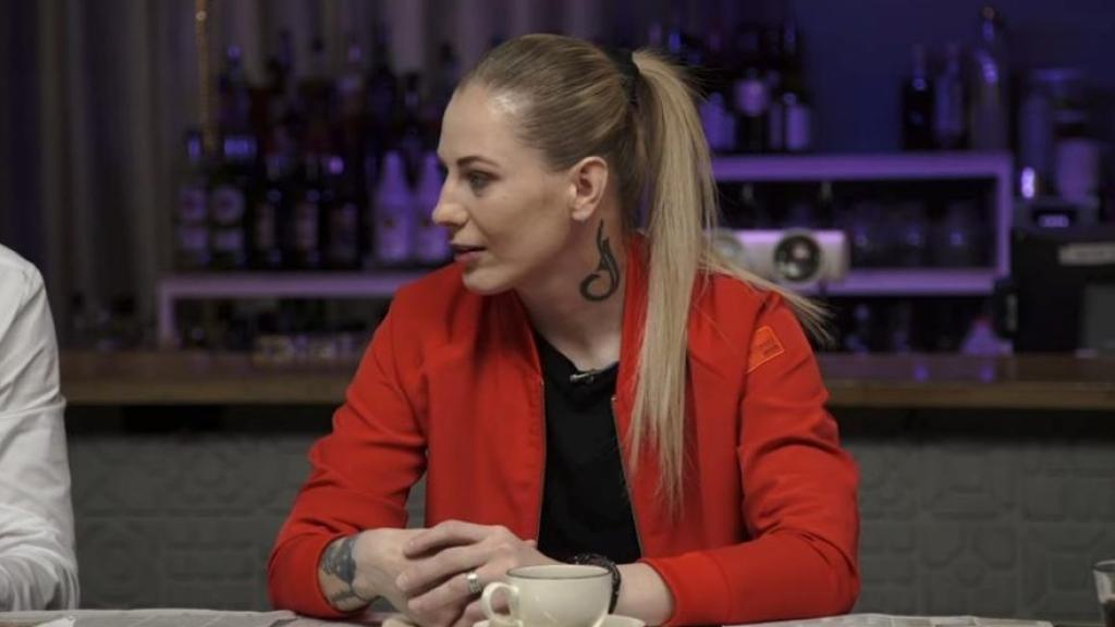 Captura de Elvira Todua durante el programa Comment.Show de YouTube