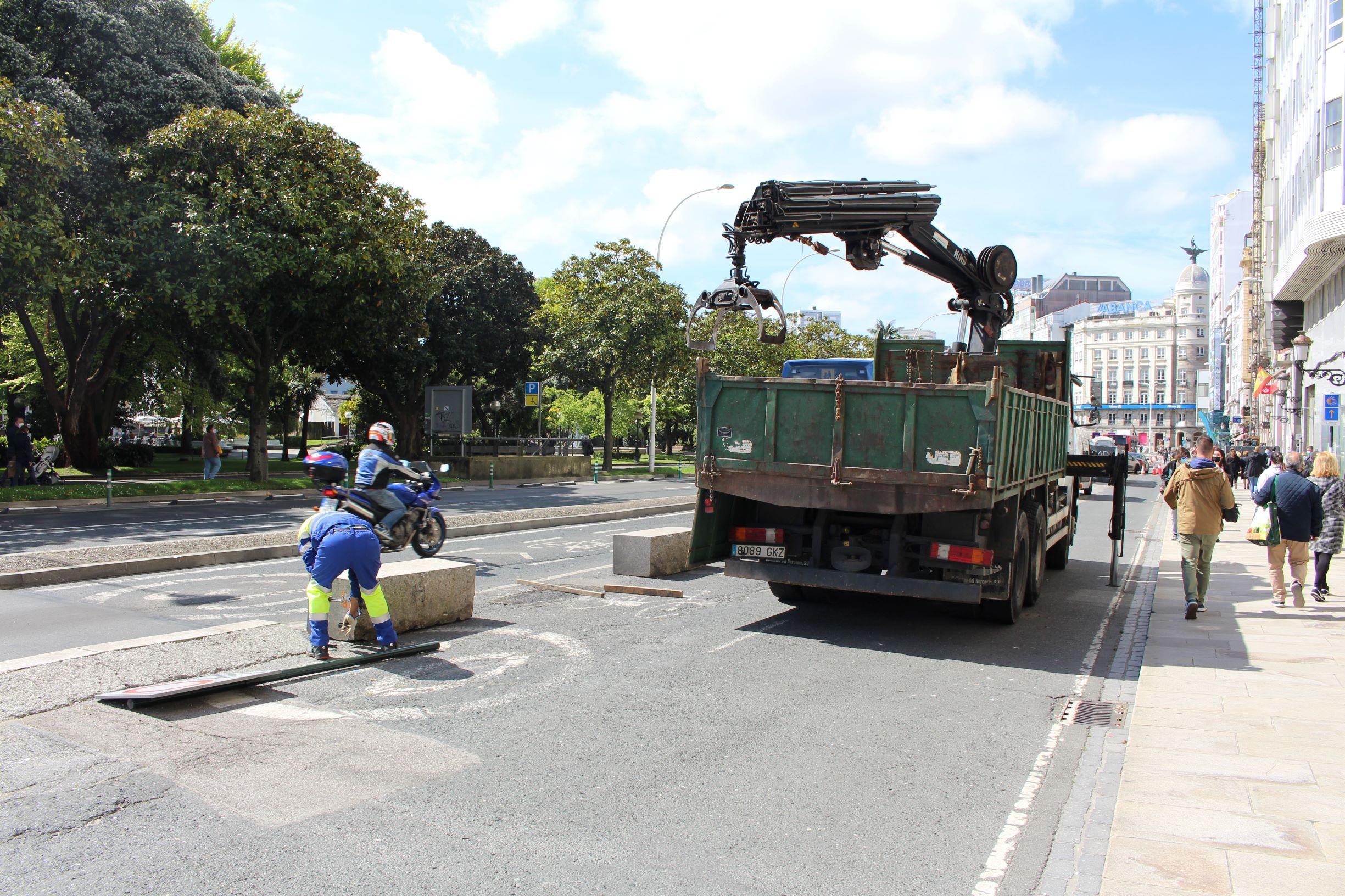 Retirada de los bloques de hormigón.