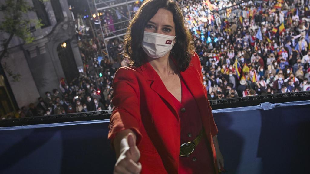 Isabel Díaz Ayuso celebra su victoria en las urnas el 4M.