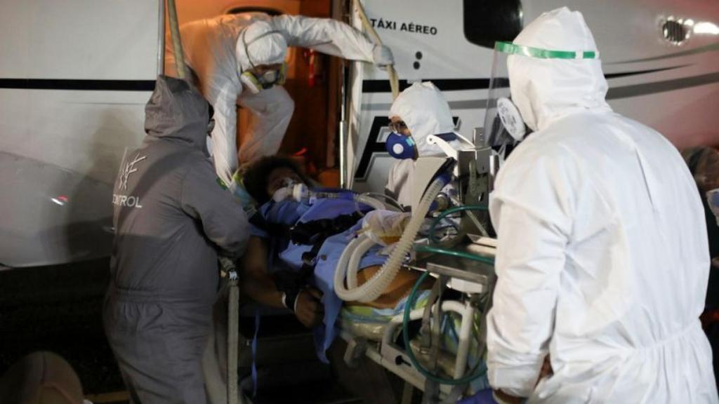 Imagen de archivo de una mujer embarazada con Covid trasladada a un hospital en Manaos (Brasil).