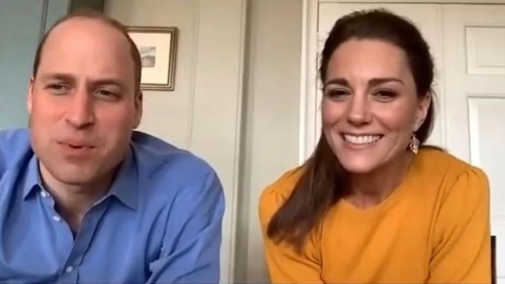 Kate Middleton apostó por un jersey mostaza de Zara en su primera reunión telemática durante la cuarentena.