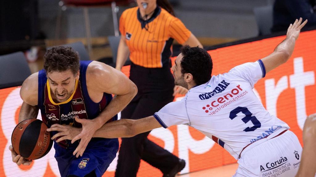 Pau Gasol (Barça) atacando ante Obradoiro
