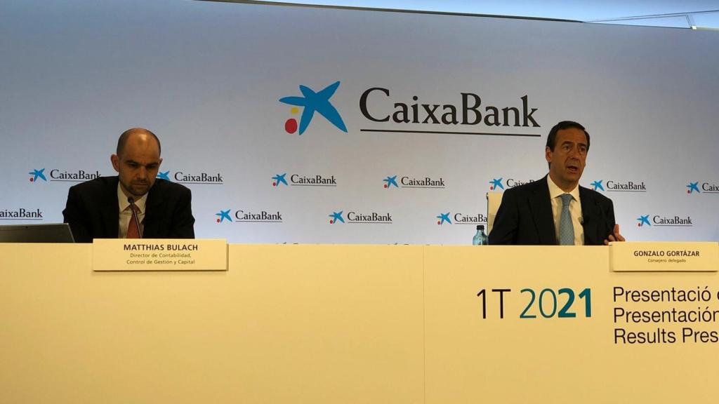 Matthias Bulach y Gonzalo Gortázar, durante la presentación de resultados del primer trimestre. EE