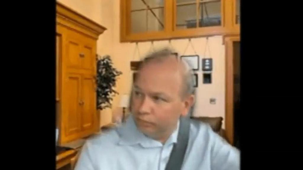 El político estadounidense usó un fondo de Zoom para fingir que no estaba conduciendo