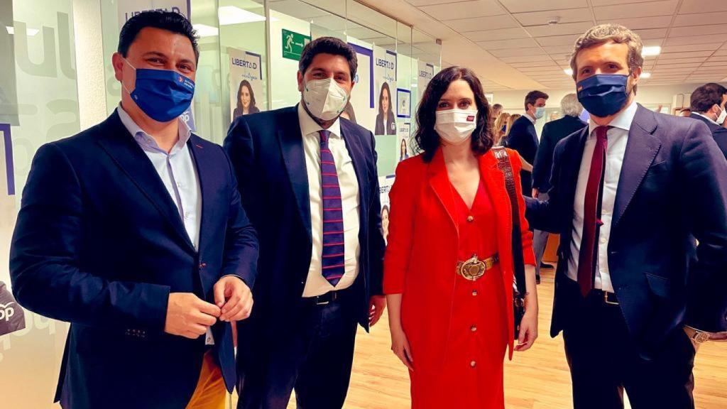 José Miguel Luengo,  Fernando López Miras, Isabel Díaz Ayuso y Pablo Casado, en la jornada electoral en Madrid.
