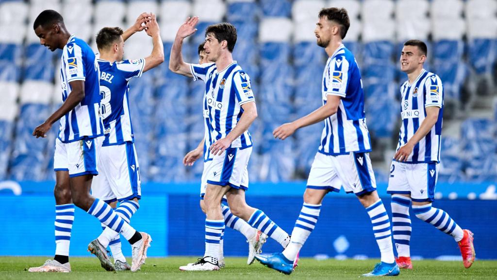 Los jugadores de la Real Sociedad celebrando un gol
