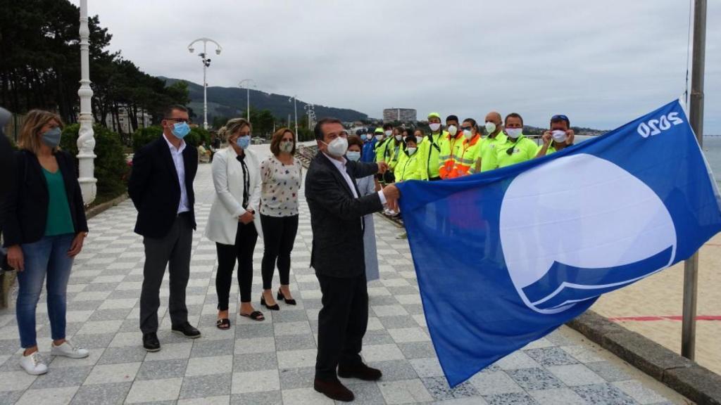 Izado de la Bandera Azul en Samil en 2020
