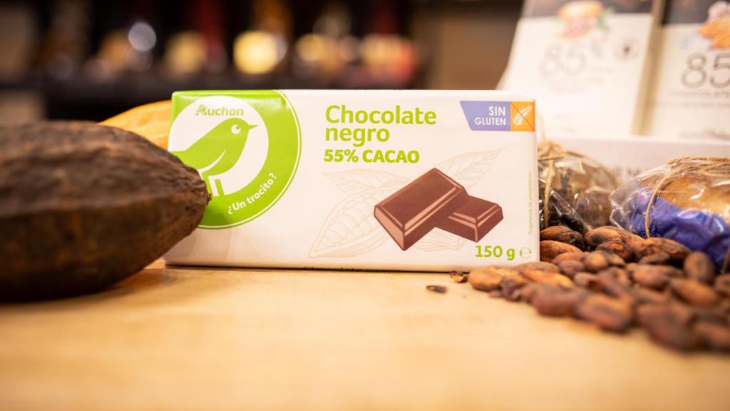 La tableta de chocolate negro de Auchan, la marca blanca de Alcampo.