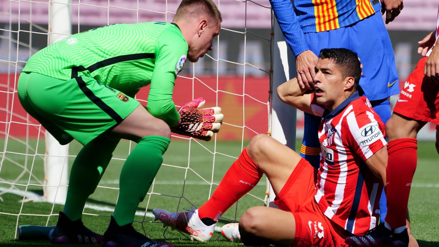 Ter Stegen (Barça) y Luis Suárez (Atlético) discuten por una simulación