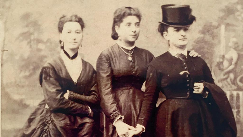 Retrato de Felipa Rebellón, Jacoba Calderon y Emilia Pardo Bazán en 1872. Foto: Archivo de la RAG