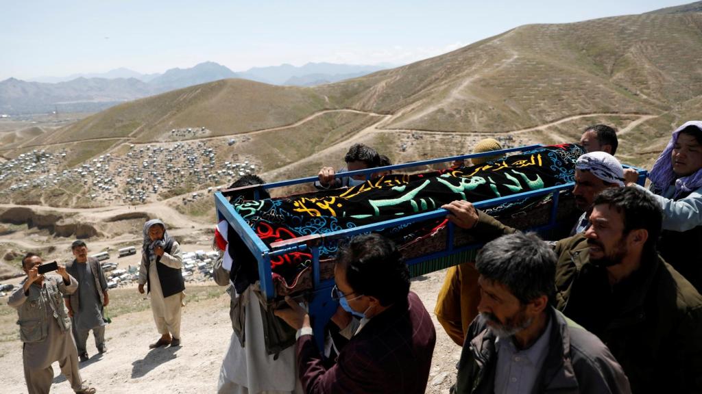 El funeral de una de las víctimas tras el atentado.