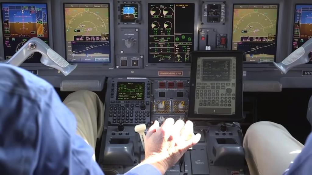 Cabina de piloto con reconocimiento de voz