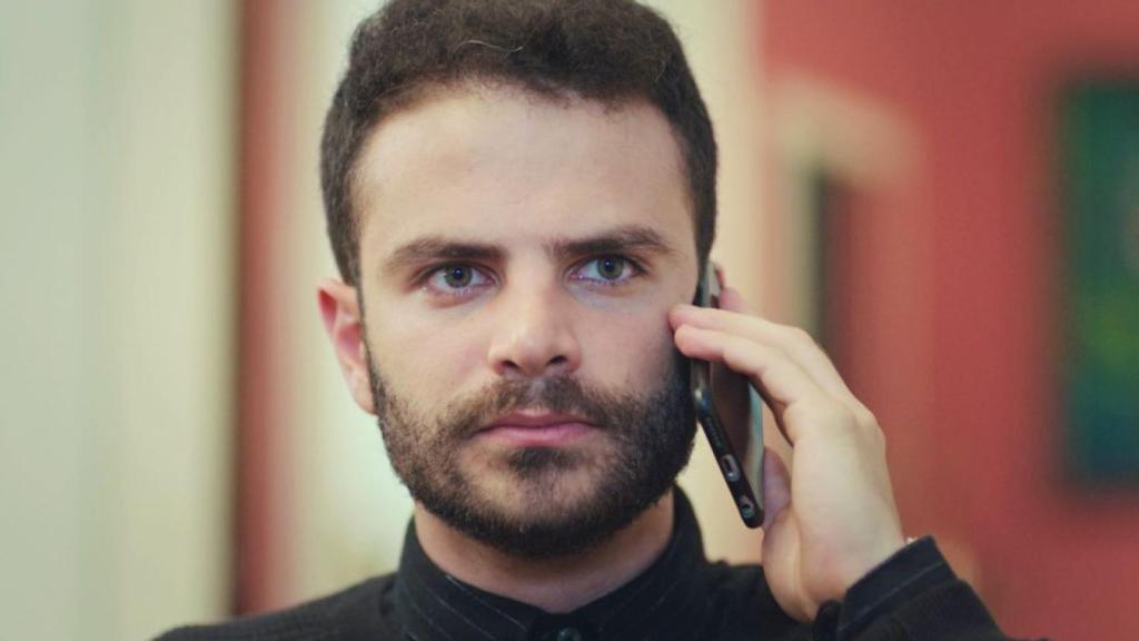 Raif es el hijo de la escritora Fazilet.