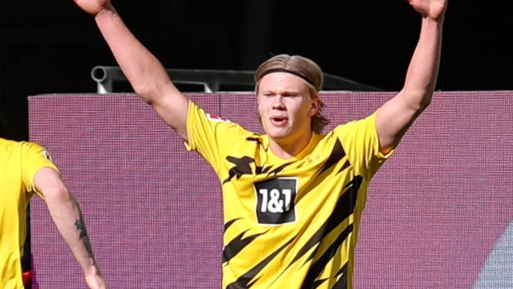 Erling Haaland celebra un gol con el Borussia Dortmund