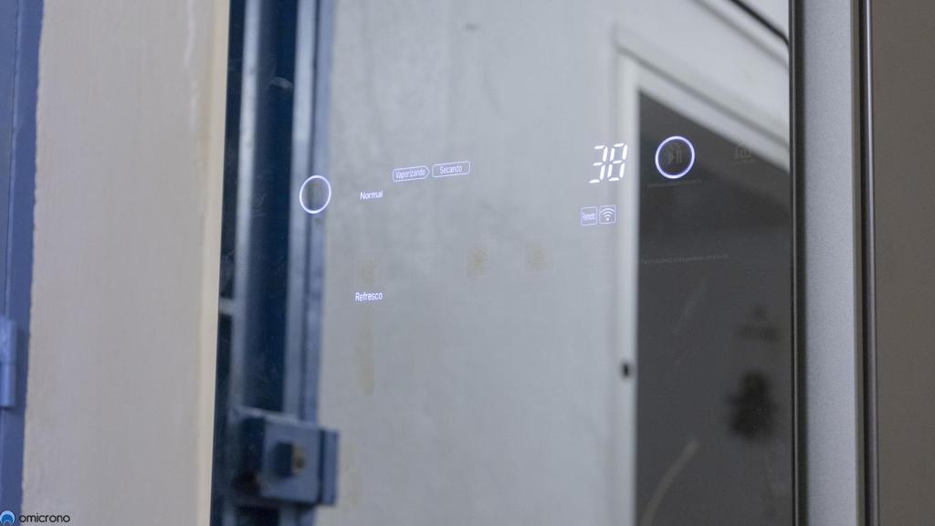 Cuando se iluminan los LEDs la cosa cambia, pero debemos activarlos.