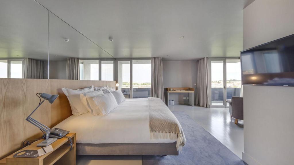 Foto de una de esas habitaciones con balcón del hotel en el que se hospedan Carolina y sus amigas.