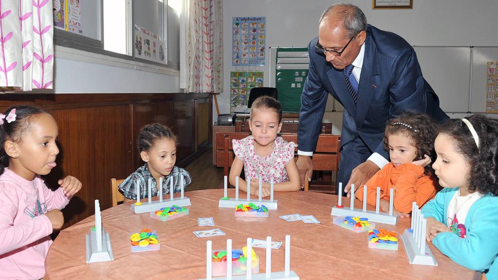 La princesa Lalla Khadija en el centro, en su primer día de colegio.