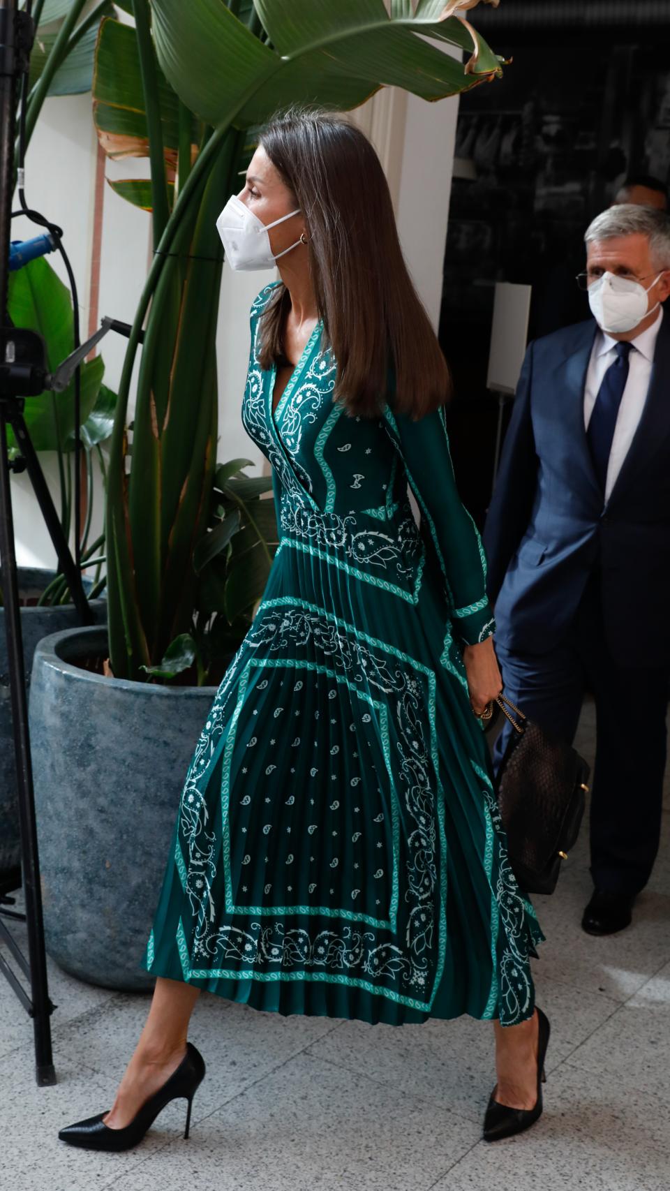 La Reina y su amiga Sonsoles Ónega tienen este mismo vestido.