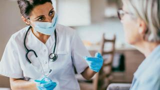 Atención en un centro de salud.