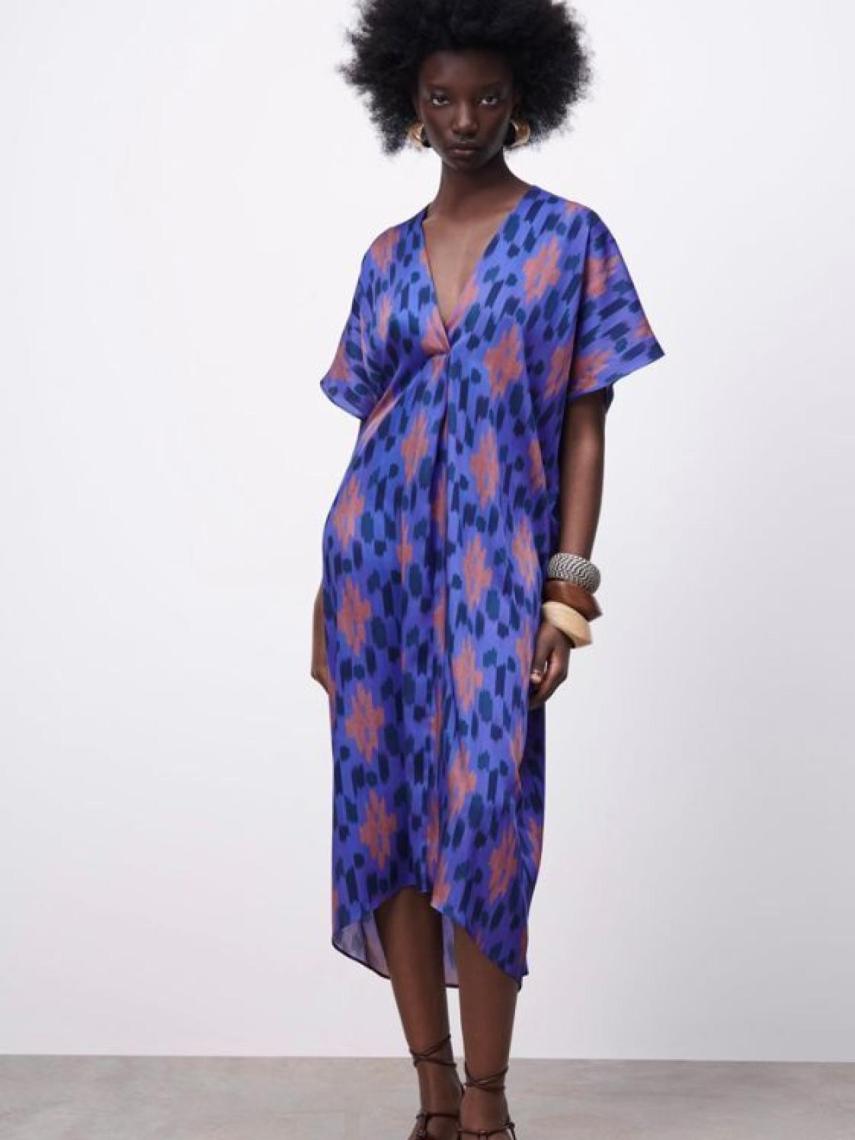 El vestido túnica que lució Ana Iglesias como invitada a una boda.