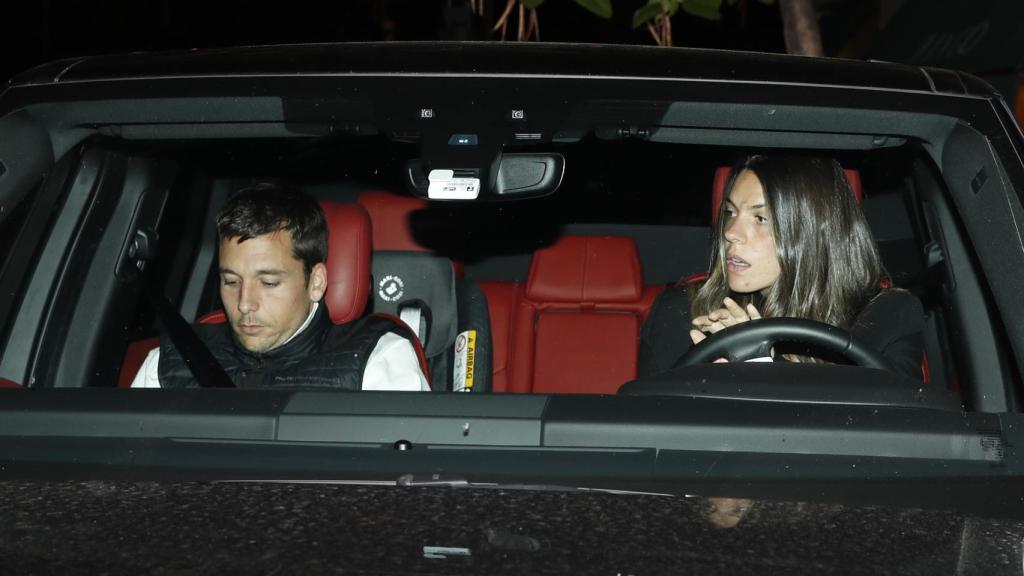 Salieron a cenar y después volvieron a su casa en el coche de Laura.