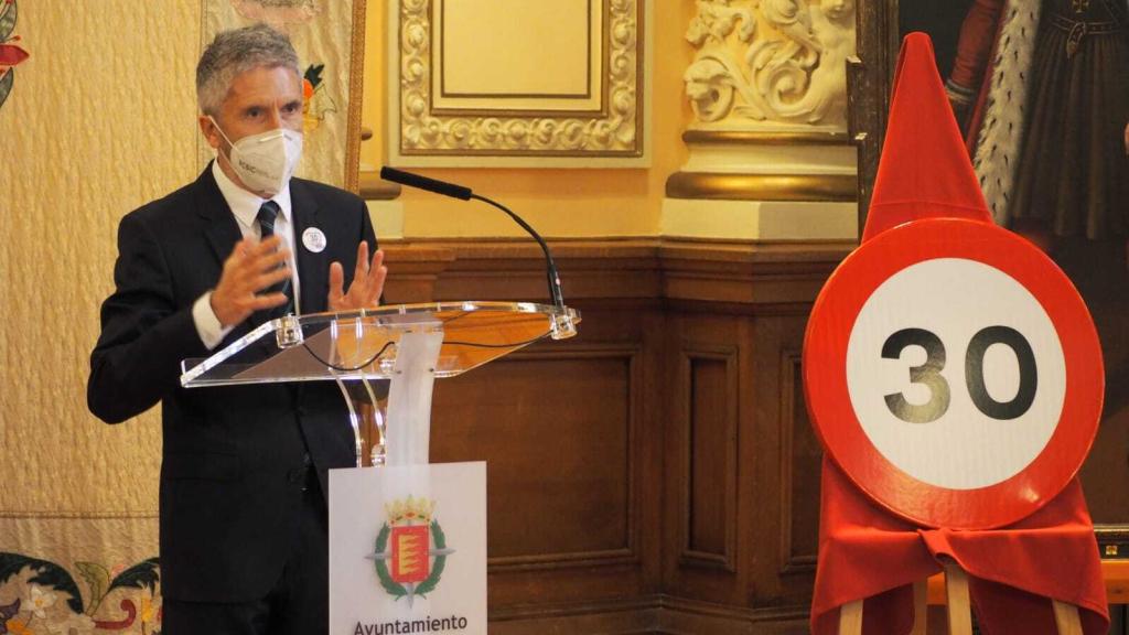 El ministro del Interior, Fernando Grande-Marlaska, presentando en Valladolid los nuevo límites de velocidad intramunicipal.
