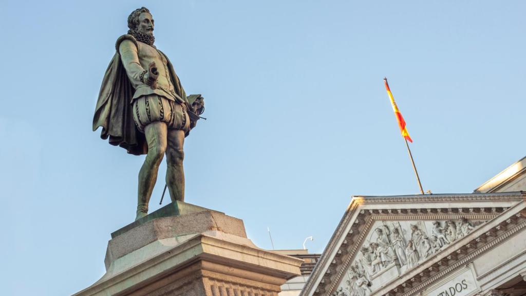 Estatua Cervantes