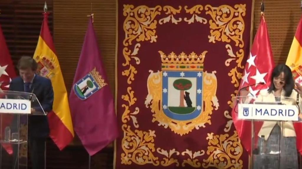 Almeida y la delegada del Gobierno en Madrid, Mercedes González.