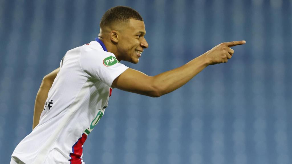 Kylian Mbappé celebra un gol con el PSG en la temporada 2020/2021