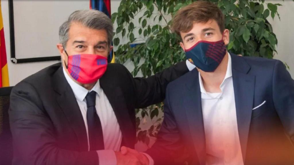El Barcelona renueva al coruñés Nico González, hijo de Fran, hasta 2024