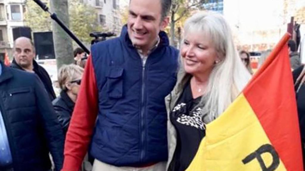 Carlota, la ultra de Vox en Gerona vendía carnets falsos de conducir: su hijo, el informático de la red