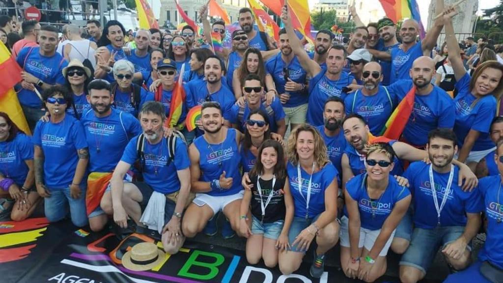 Miembros de LGTBIPol en un acto por la diversidad.