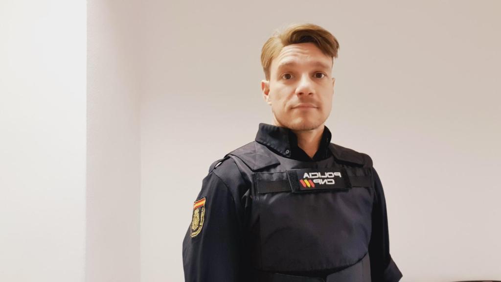 José, con el uniforme de Policía Nacional.