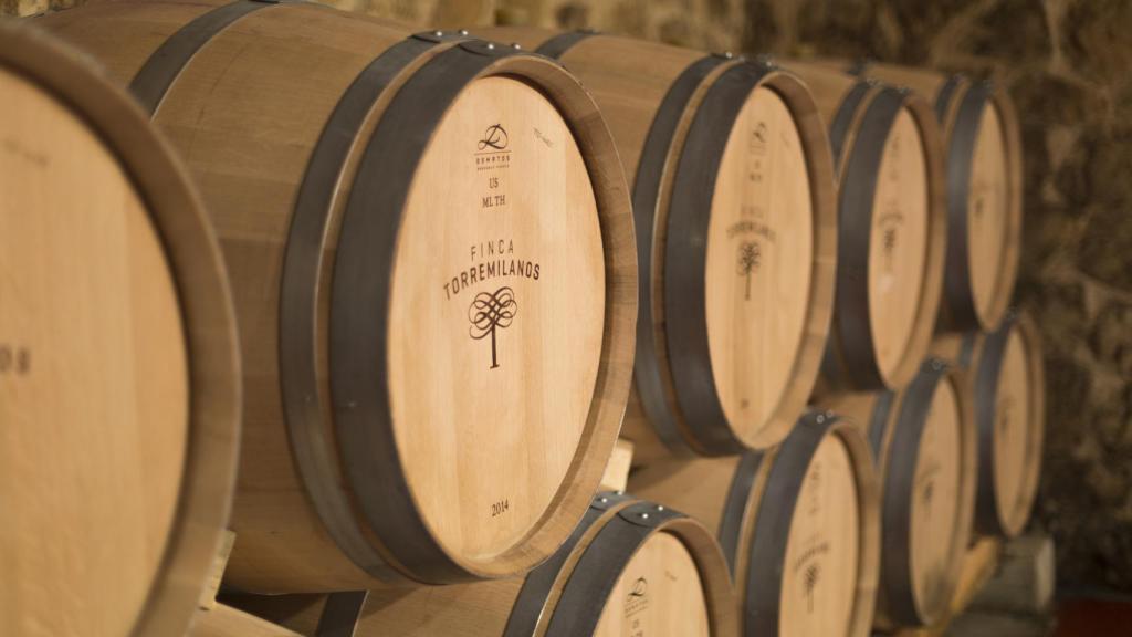 La crianza en barrica afecta al vino final.